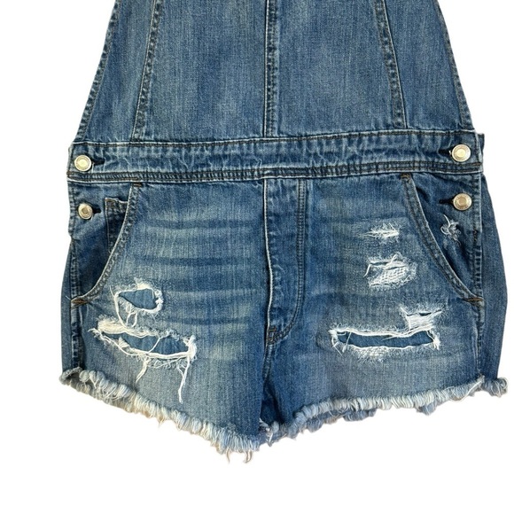 American Eagle Short Distressed Overalls Women’s Medium Blue Jeans Beach Summer - Picture 5 of 13